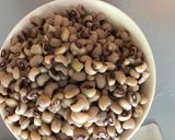A picture of step 1 of Bean porridge.