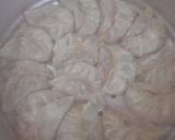 A picture of step 8 of Cheesy Paneer Palak momo.