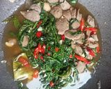 Foto langkah ke 4 dari resep Tumis Kangkung Terasi Bakso (Khas Jawa).