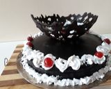 A picture of step 10 of Chocolate mirror glaze malai cake.