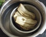 A picture of step 1 of Baigan bharta (in cooker).