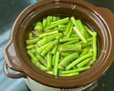 Hình bước làm 2 của món Canh Gà Hầm Ngó Môn