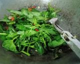 Foto langkah ke 3 dari resep Tumis kangkung bumbu racik indofood.