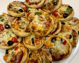 صورة لخطوة 4 من وصفة ميني بيتزا مشكله 🍕🍕