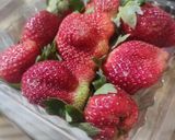 A picture of step 1 of Strawberry Milkshake.