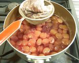 A picture of step 4 of Chunky Kyoho Grape Jam.