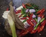 Foto langkah ke 2 dari resep Tumis Pindang Deles.