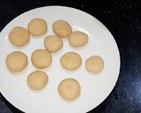 A picture of step 4 of Aloo kachori.