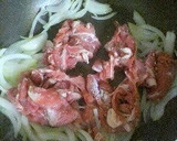 A picture of step 3 of Simple Main Dish with Pork, Onion and Bean Sprouts.