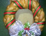 A picture of step 19 of Christmas Wreath Made From Bread.