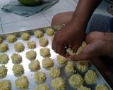 Foto langkah ke 2 dari resep Kue sagu lumer.