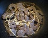 A picture of step 4 of Shrimp and Snow Peas Sautéed in Anchovy-Mayo.