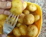 A picture of step 2 of Potato in Mustard Gravy.