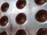 Bombones de chocolate rellenos de rompope
