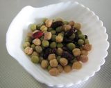 A picture of step 3 of Avocado and Hijiki Seaweed Yuzu Pepper Paste Salad.