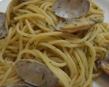 A picture of step 4 of How About Some Pasta with Manila Clams?.