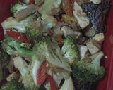 Foto langkah ke 3 dari resep Salmon goreng & tumis brokoli saos teriyaki.
