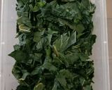 Foto langkah ke 1 dari resep Oseng daun kates jepang dan suwir ikan asin peda.