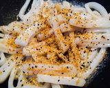 Foto del paso 2 de la receta: Calamares al ajillo con aceite de coco 🌴 y salsa de ostras ❤