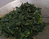 Foto langkah ke 4 dari resep 167. Tumis Pedas Daun Singkong.