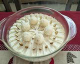 A picture of step 4 of Raffaello pudding.