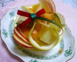 A picture of step 6 of Christmas Fruit Basket.