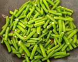Foto langkah ke 3 dari resep Tumis Tauge Teri Kacang Panjang.