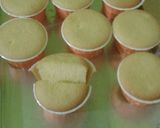 Foto langkah ke 9 dari resep Vanilla Cupcake simple.