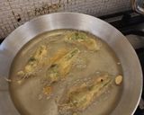 A picture of step 3 of ہری مرچ کے بھرواں پکوڑے.