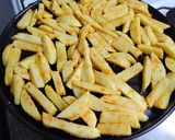 Foto del paso 1 de la receta: Papas bastón crocantes al horno