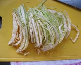 A picture of step 3 of Ika Yakisoba (Panfried Noodles with Squid).