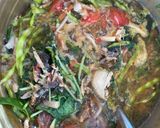 รูปขั้นตอนการทำที่ 6 ของ แกงแคผักขี้หูด🫛เห็ดขอน🍄ผักแขยงปลาแห้ง🌶️ (สูตรไม่ใส่กะปิ ปลาร้า)