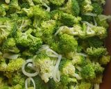 Foto del paso 2 de la receta: Crema de brócoli sin lácteos con crutones caseros