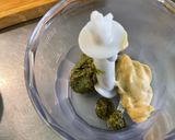 Une image de l'étape 1 de Sauce salade au pesto de céleri.