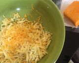Foto langkah ke 1 dari resep Cheddar parmesan crisp keto.