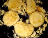 A picture of step 3 of Baingan Ky Pakoray.