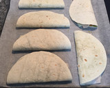 Foto del paso 5 de la receta: Quesadillas de pesto, queso y pavo