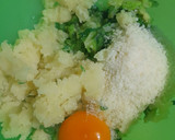 Foto del passaggio 2 della ricetta Polpette di verza e patate