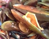 Foto langkah ke 1 dari resep Kerang Hijau Asam Manis.