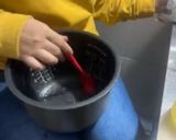 Hình bước làm 4 của món Bánh Bông Lan làm bằng nồi cơm điện