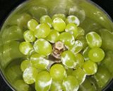 A picture of step 1 of Green grapes juice.