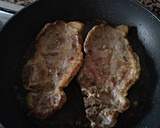 Foto del paso 4 de la receta: Chuletas de cabecero de lomo 🐷 adobada