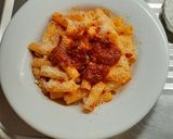 Foto del passaggio 3 della ricetta Rigatoni glutenfree con sugo alla pizzaiola