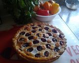 A picture of step 4 of Easy breezy cherry pie.