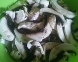 Gombapörkölt tésztával és tejföllel recept fázis 2 fotója