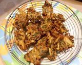 A picture of step 3 of Karhi pakora.