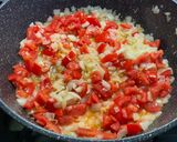 Une image de l'étape 11 de Courgettes, poivrons et tomates à l'agneau et épices.