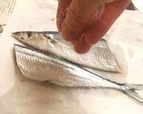 A picture of step 4 of Foolproof Salt-Grilled Pacific Saury in a Frying Pan.