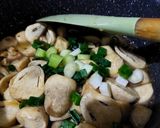 Foto langkah ke 5 dari resep Ayam Jamur Kecap (Topping Mie Ayam).