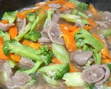 Foto langkah ke 4 dari resep 760. Tumis Brokoli Wortel ala Chinese Resto.